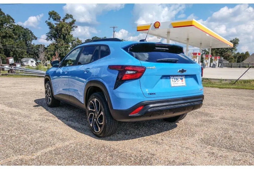 2024 Chevrolet Trax RS photo 1