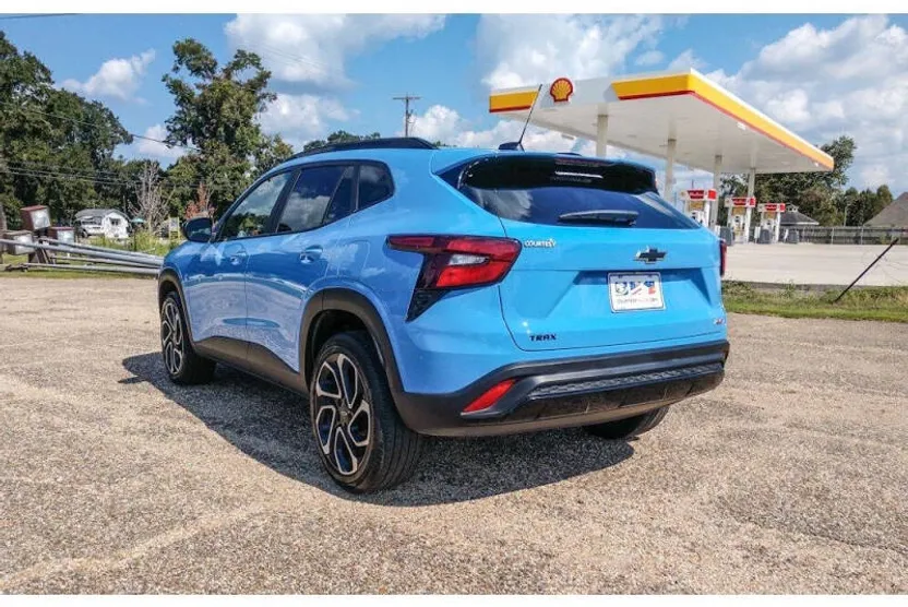 2024 Chevrolet Trax RS photo 1