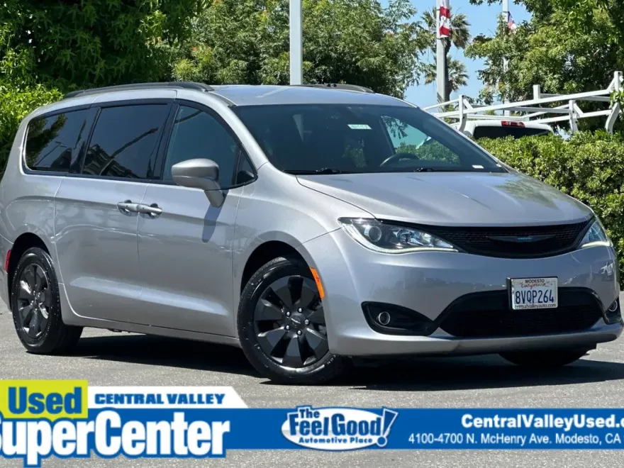 2020 Chrysler Pacifica Hybrid Touring L photo 1