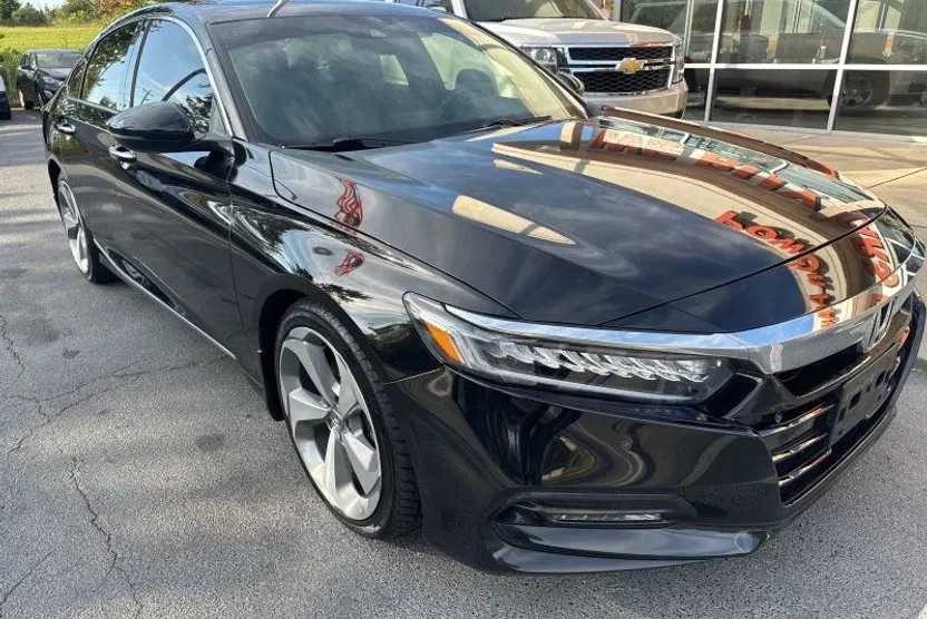 2018 Honda Accord Touring photo 1