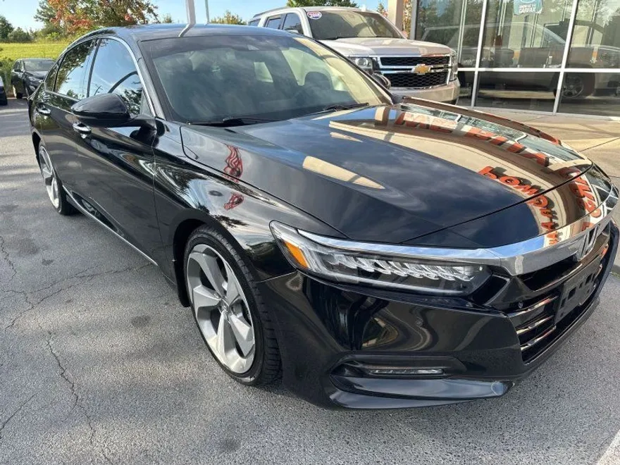 2018 Honda Accord Touring photo 1