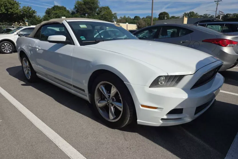 2014 Ford Mustang V6 Premium Convertible photo 1
