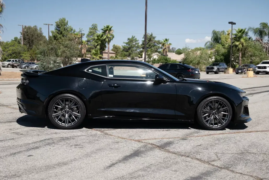 2023 Chevrolet Camaro ZL1 photo 1