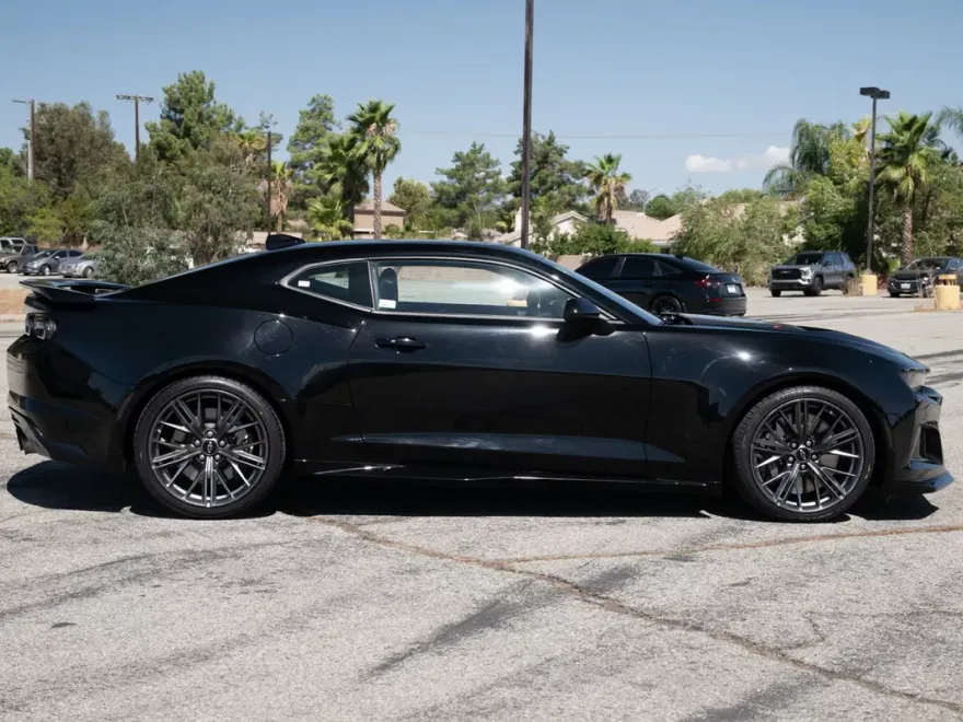 2023 Chevrolet Camaro ZL1 photo 1
