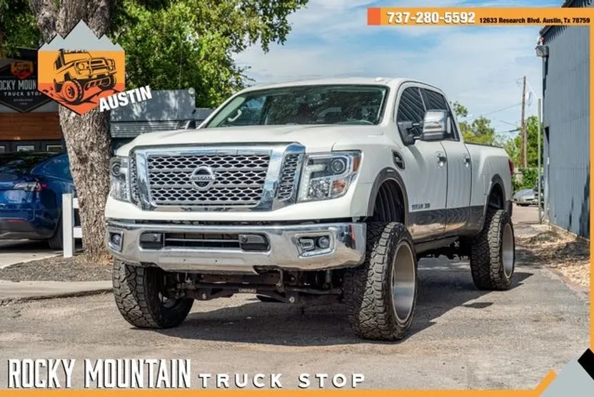 2017 Nissan Titan photo 1