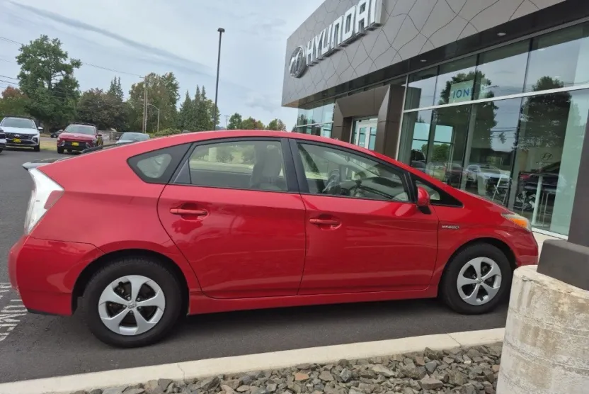 2012 Toyota Prius photo 1