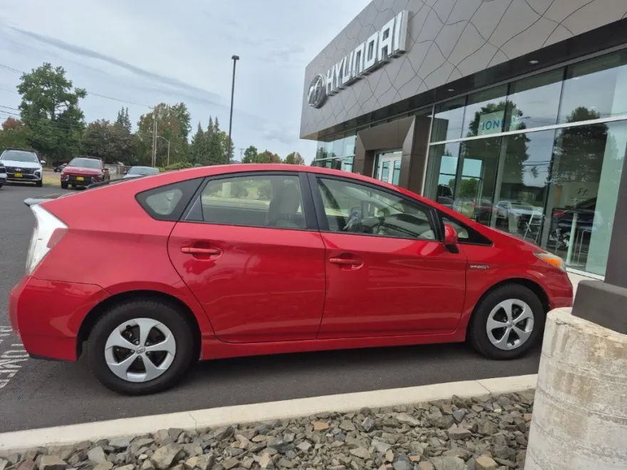 2012 Toyota Prius photo 1