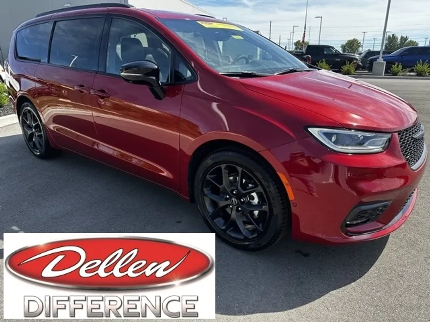 2026 Chrysler Pacifica Limited photo 1