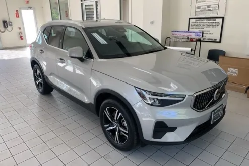 2025 Volvo XC40 Core photo 3