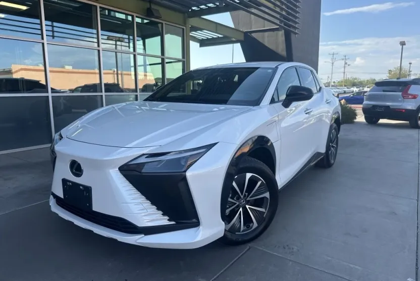 2024 Lexus RZ 450e Premium photo 1