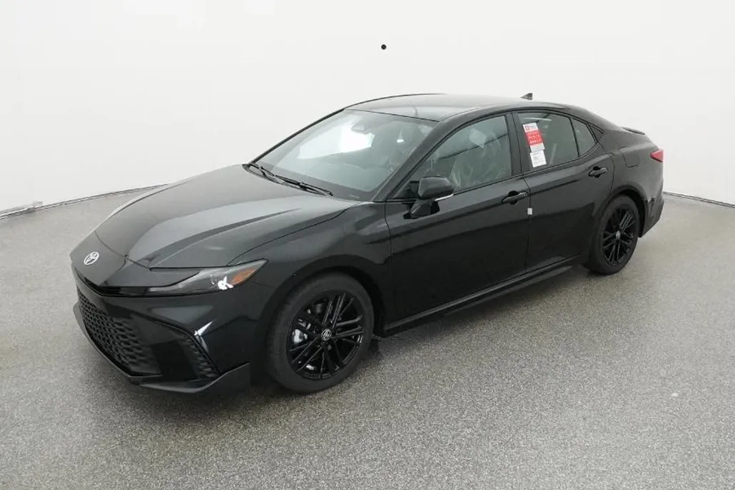 2025 Toyota Camry SE photo 1