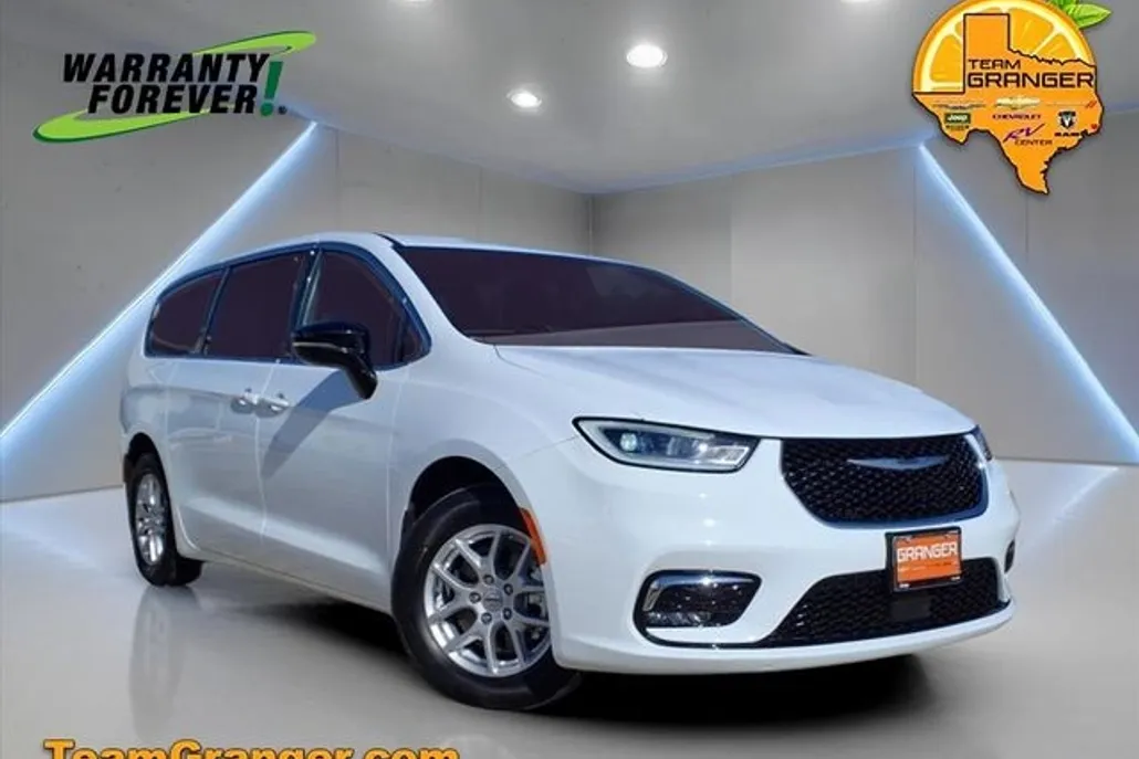 2024 Chrysler Pacifica Touring L photo 1