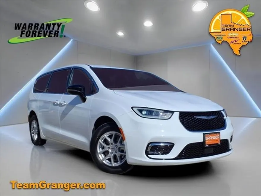 2024 Chrysler Pacifica Touring L photo 1