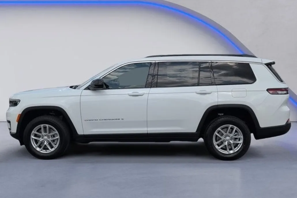2025 Jeep Grand Cherokee Laredo X photo 1