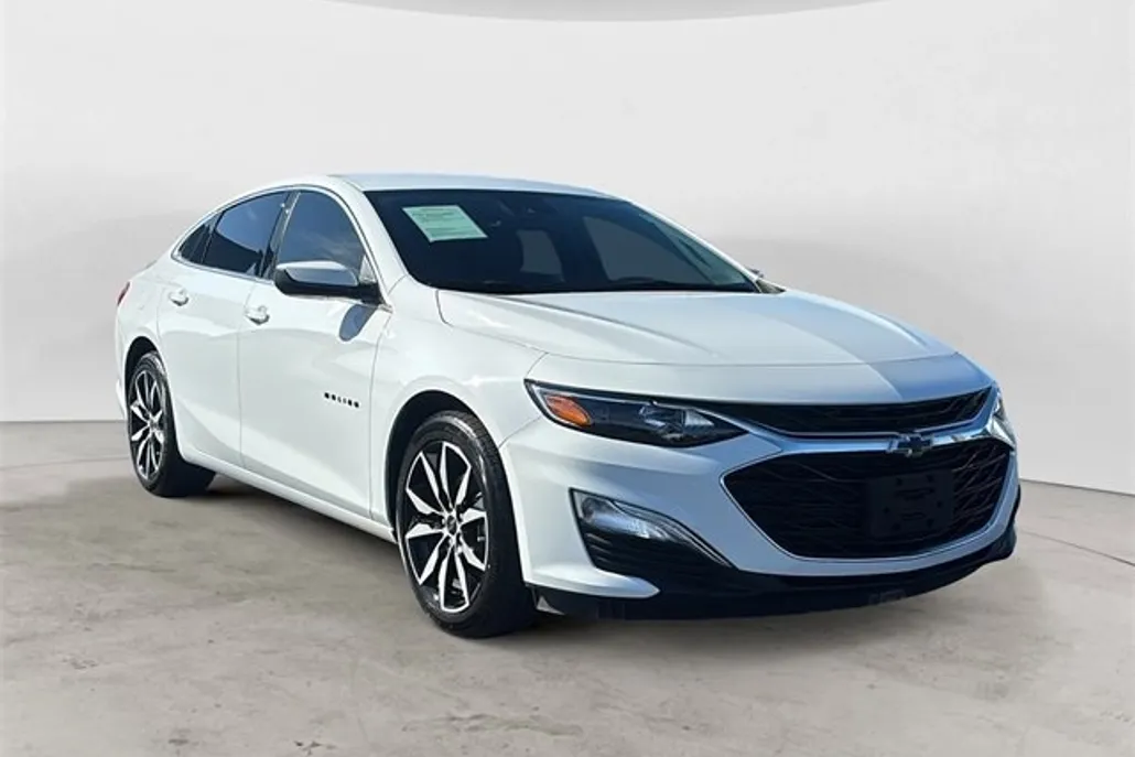 2025 Chevrolet Malibu RS photo 1