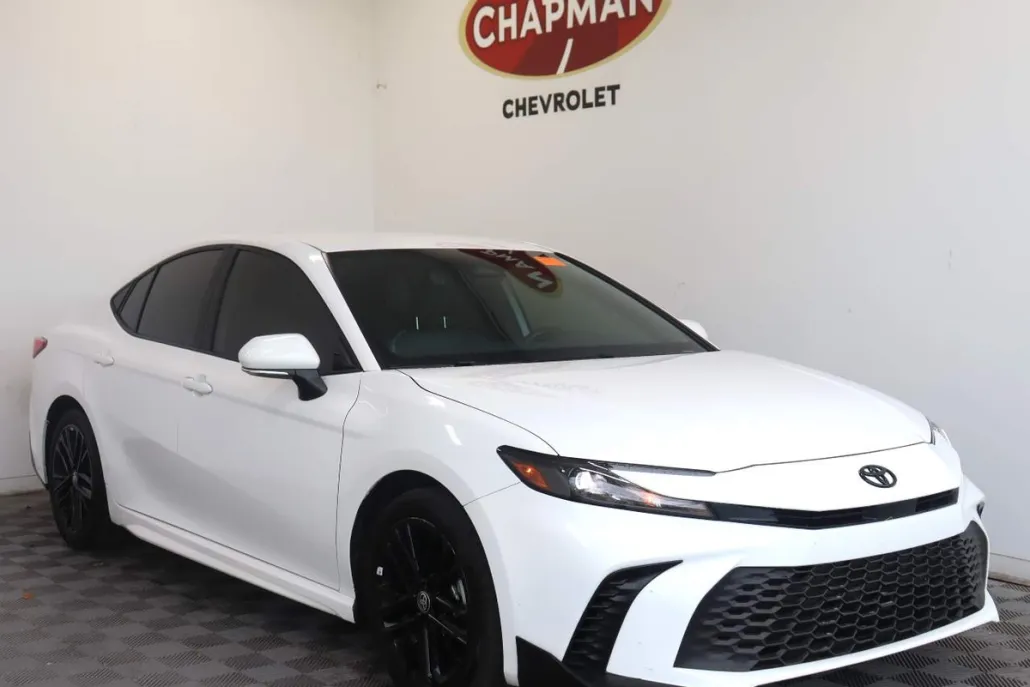 2025 Toyota Camry SE photo 1