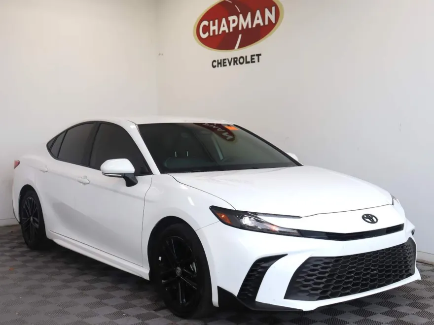 2025 Toyota Camry SE photo 1
