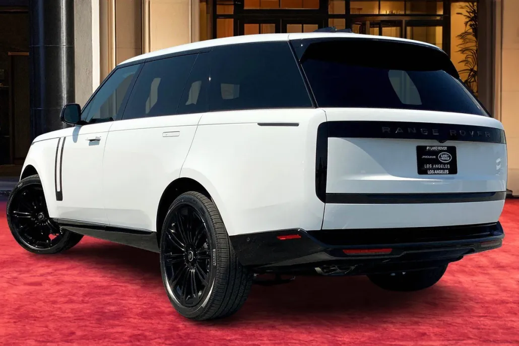 2025 Land Rover Range Rover SE photo 1