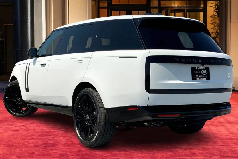 2025 Land Rover Range Rover SE photo 1