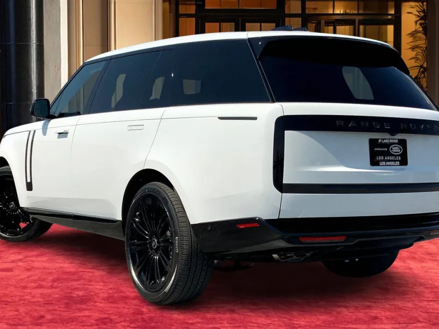 2025 Land Rover Range Rover SE photo 1