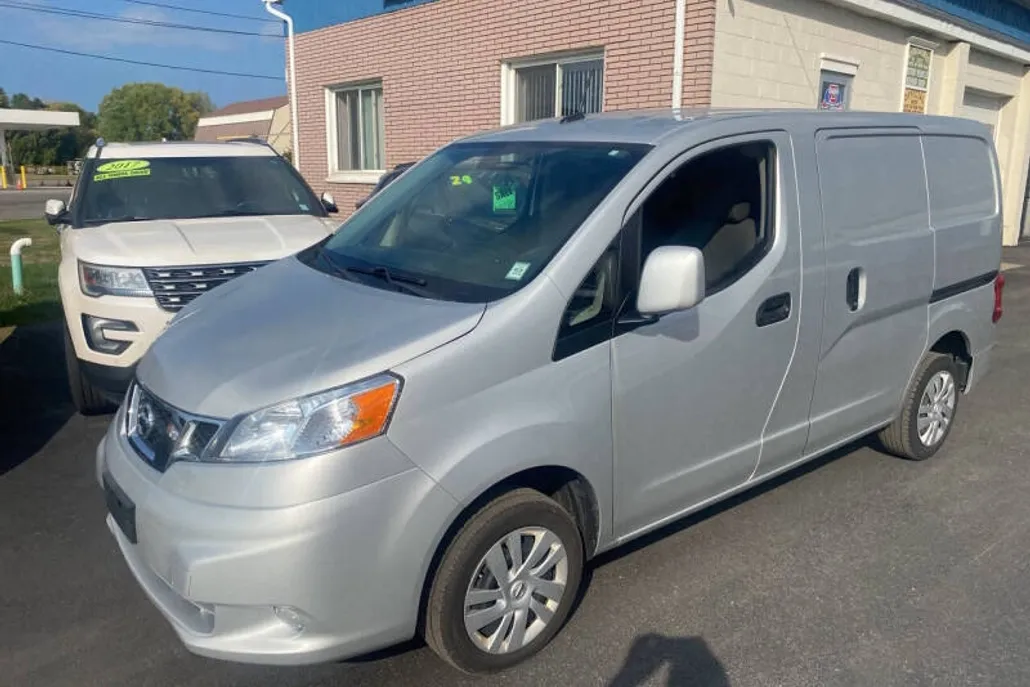2019 Nissan NV200 SV photo 1