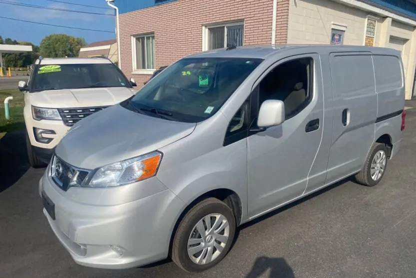 2019 Nissan NV200 SV photo 1