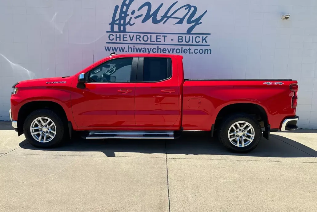 2021 Chevrolet Silverado 1500 LT photo 1