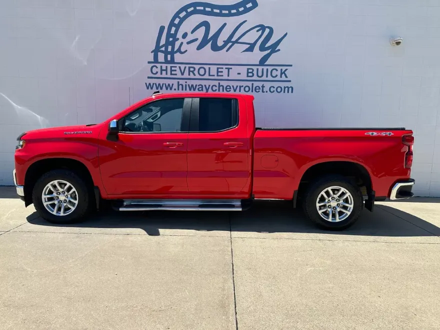 2021 Chevrolet Silverado 1500 LT photo 1
