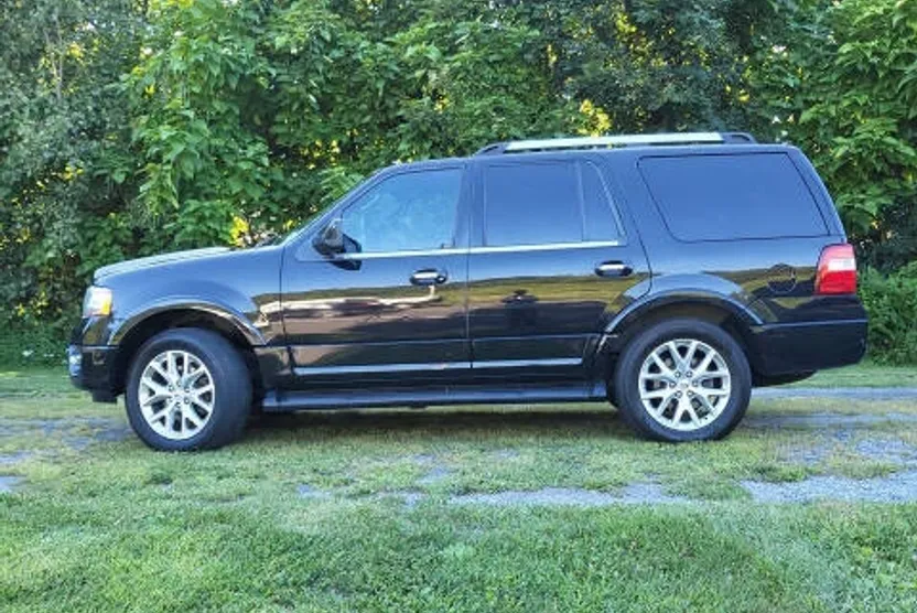 2017 Ford Expedition Limited photo 1