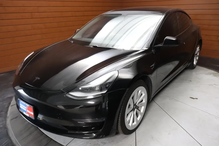2022 Tesla Model 3 Long Range photo 1