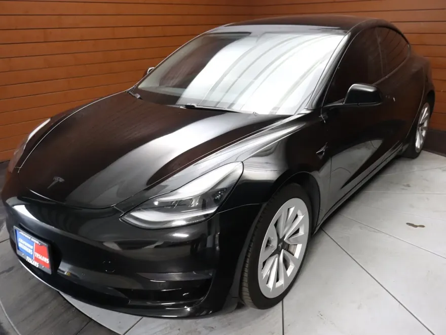 2022 Tesla Model 3 Long Range photo 1