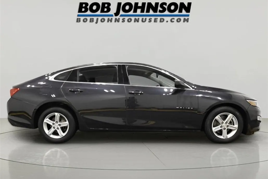 2022 Chevrolet Malibu LS photo 1