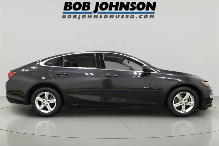 2022 Chevrolet Malibu LS photo 1
