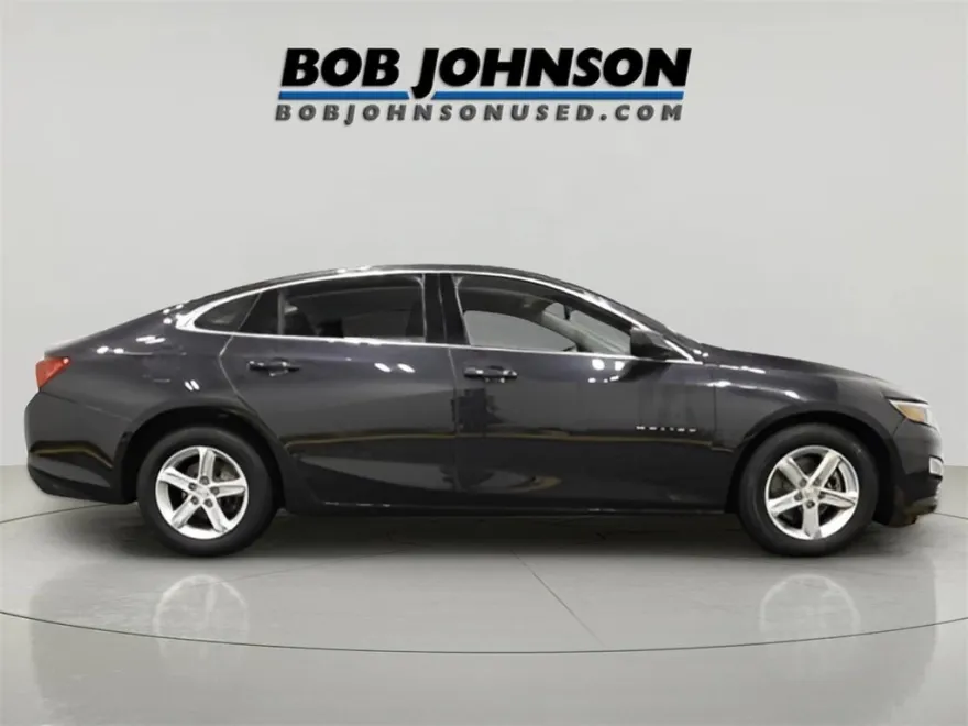 2022 Chevrolet Malibu LS photo 1