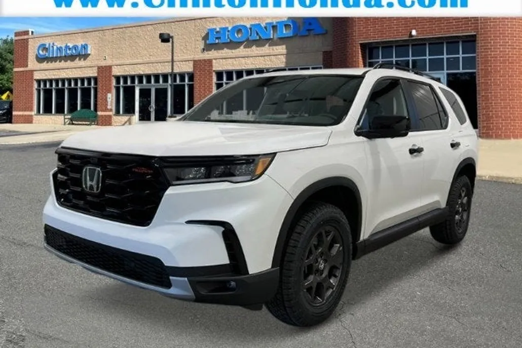 2025 Honda Pilot TrailSport photo 1
