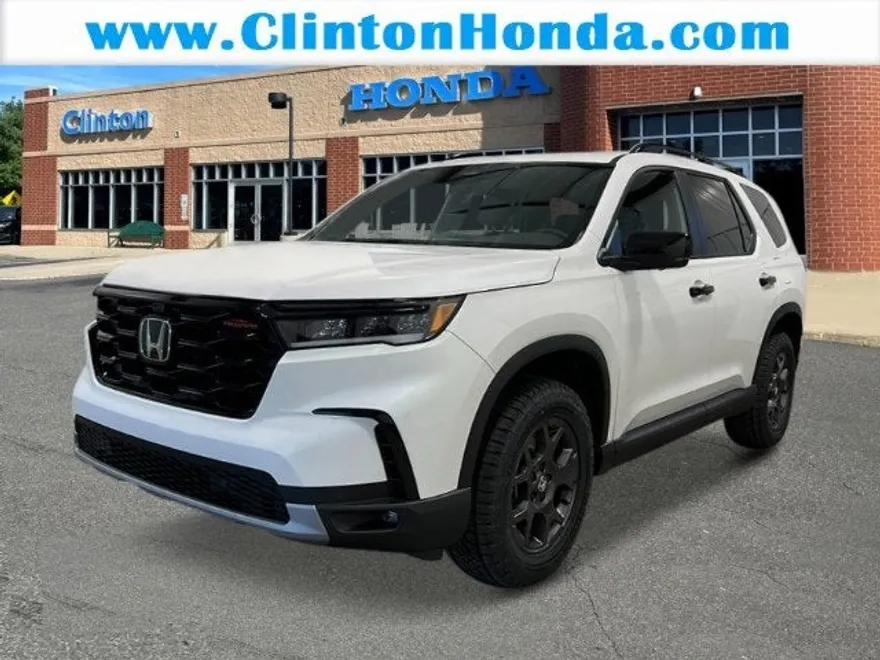 2025 Honda Pilot TrailSport photo 1