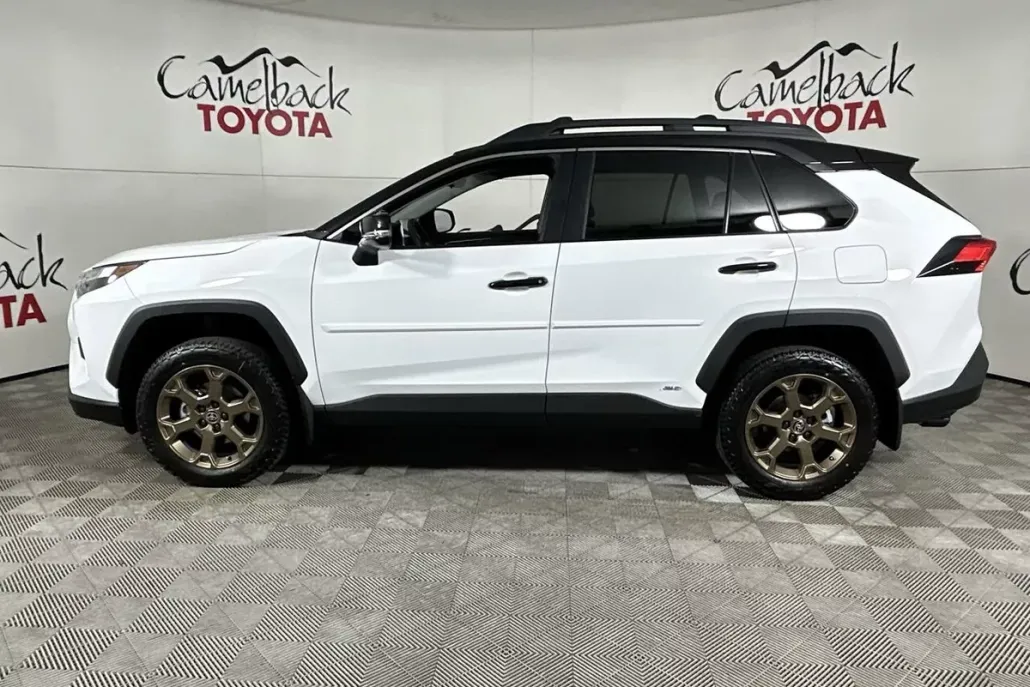 2025 Toyota RAV4 Hybrid photo 1