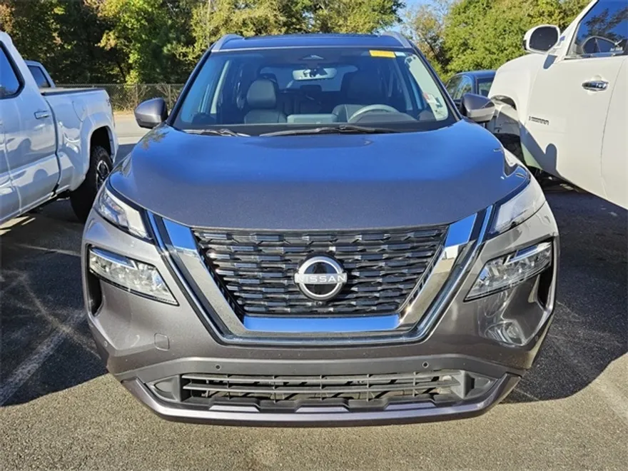 2023 Nissan Rogue SL photo 1