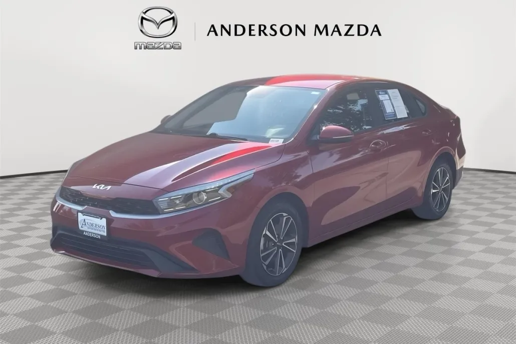 2023 Kia Forte LXS photo 1