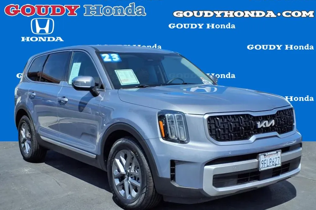 2023 Kia Telluride LX photo 1