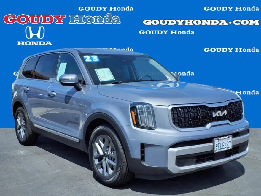 2023 Kia Telluride LX photo 1