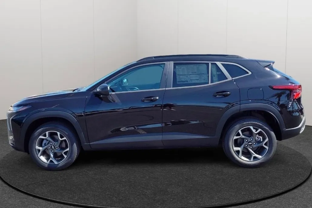 2026 Chevrolet Trax LT photo 1