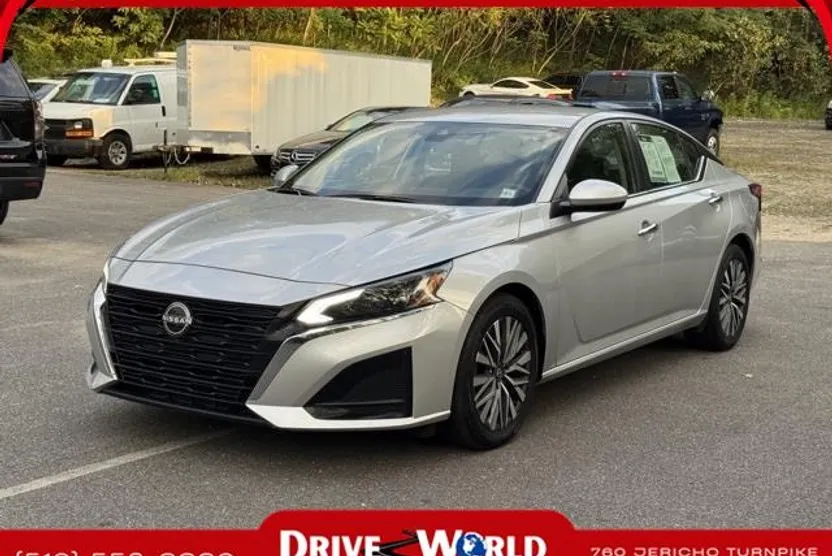 2023 Nissan Altima 2.5 SV photo 1
