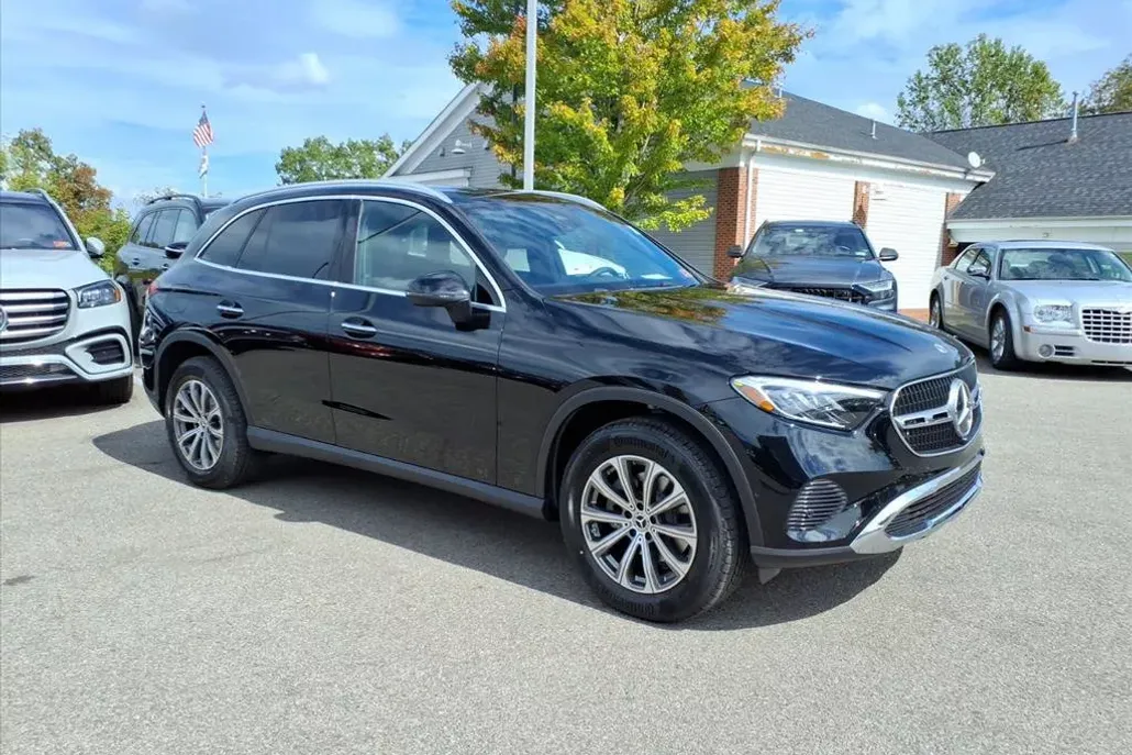 2026 Mercedes Benz GLC 300 4MATIC photo 1