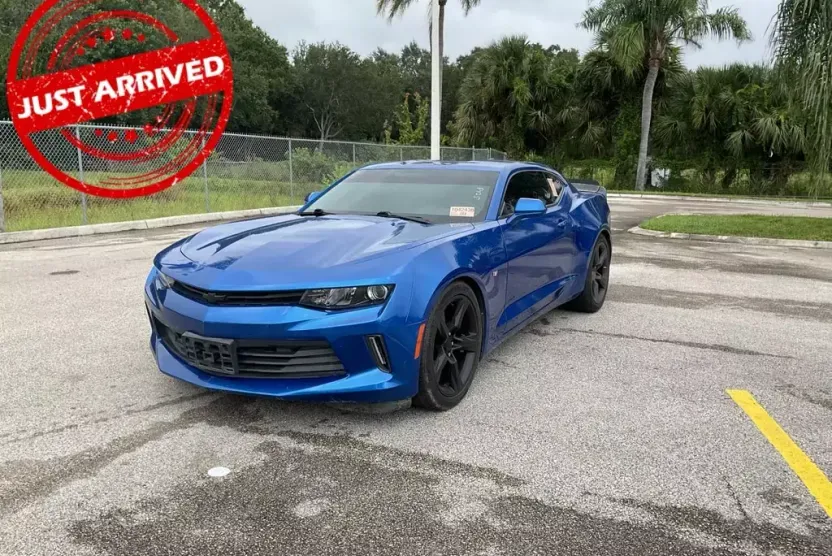 2018 Chevrolet Camaro 1LT photo 1