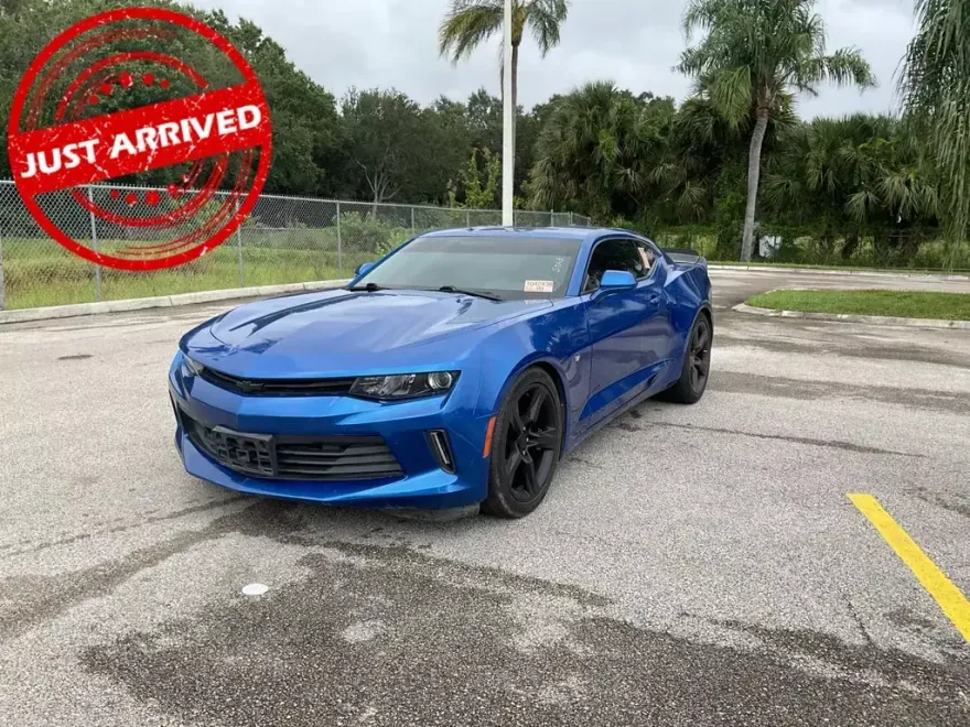 2018 Chevrolet Camaro 1LT photo 1