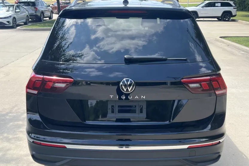 2024 Volkswagen Tiguan S photo 1
