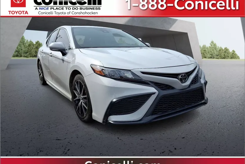 2022 Toyota Camry SE photo 1