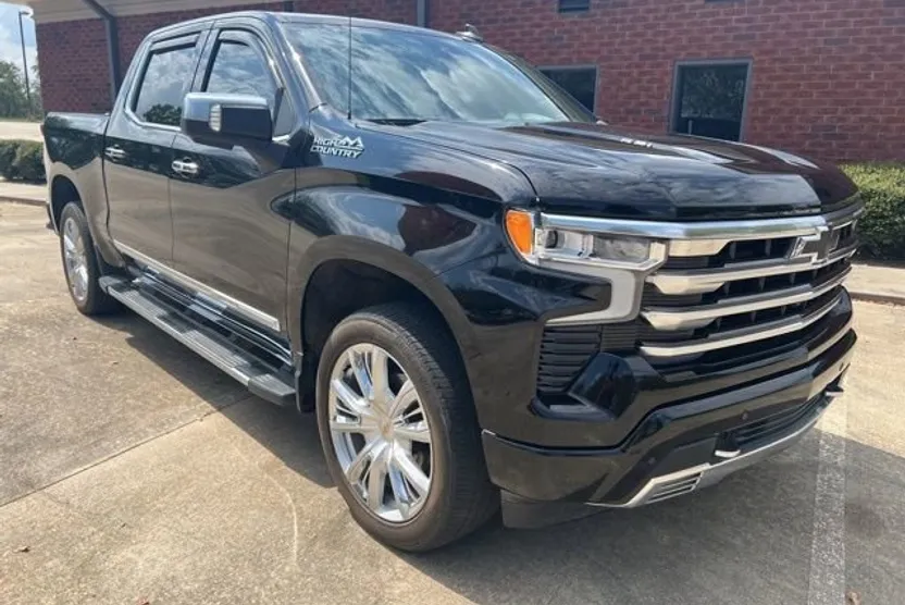 2023 Chevrolet Silverado 1500 High Country photo 1