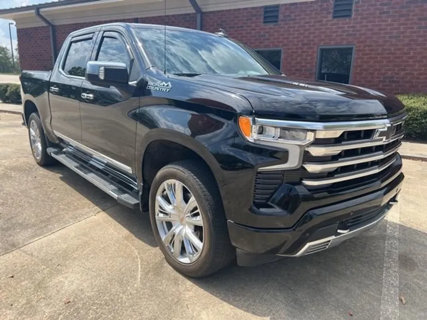 2023 Chevrolet Silverado 1500 High Country photo 1